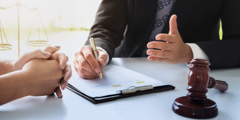 ¿Cuánto cuesta un abogado para una demanda por violencia intrafamiliar?